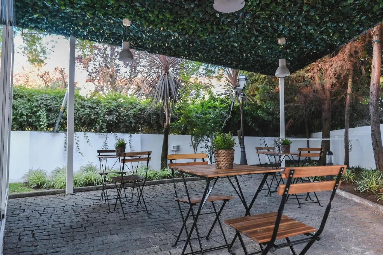 4U Lisbon VI Guesthouse Airport